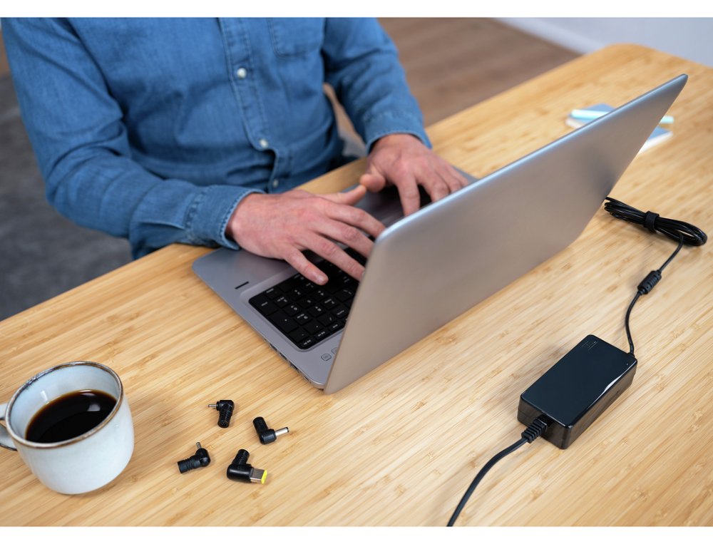 ADAPTADOR DE CORRENTE TRUST PRIMO UNIVERSAL PARA PORTATIL 70 W COM 6 CONECTORES