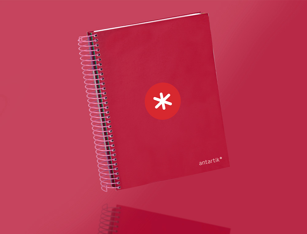 CADERNO ESPIRAL DIN A5 ANTARTIK CAPA FORRADA 120 F 100 GR QUADRICULA 5 MM 5 BANDAS COR FRAMBOESA