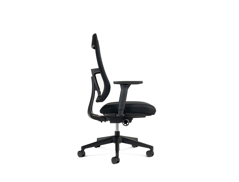 CADEIRA DE DIRECAO ROCADA BRACOS REGULAVEIS BASE POLIMERO ENCOSTO E ASSENTO TECIDO ANTI FOGO PRETO 610X680X1075 MM