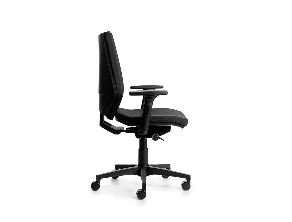 CADEIRA DE DIRECAO ROCADA BRACOS REGULAVEIS BASE POLIMERO MECANISMO SINCRO ESTRUTURA PRETA TECIDO AZUL 660X660X1180 MM