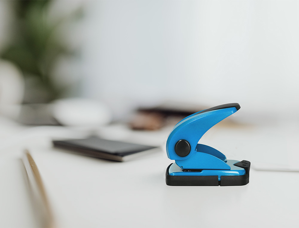 FURADOR Q-CONNECT CAPACIDADE 20 FOLHAS AZUL