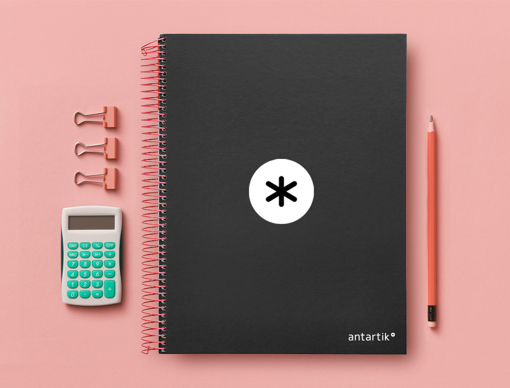 CADERNO ESPIRAL DIN A4 ANTARTIK CAPA FORRADA 120 F 100 GR PAUTADO 5 BANDAS DE CORES 4 FUROS COR PRETO